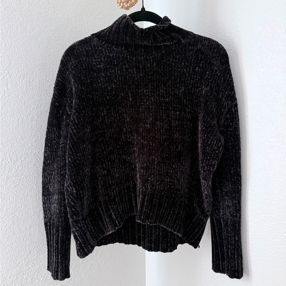 Chelsea & Theodore Sweaters - Chelsea & Theodore Black MockNeck Sweater